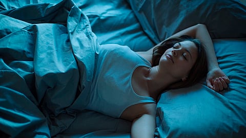 लॉकडाऊन कालावधीत झोपेचं गणित चूकतंय, अजिबात दुर्लक्ष करू नका...  