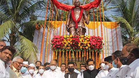 sharad pawar yashwantrao chavan Statue kolhapur
