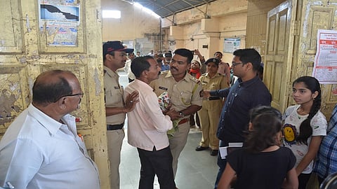 मातोश्रीवर गेलेल्या त्या शेतकऱ्याने आज या ठिकाणी केले आंदोलन 