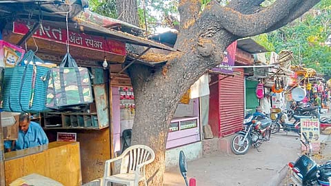 प्रशासनाचं डोकं की खोकं?