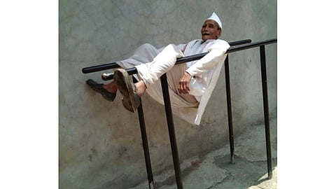 कसरती करणारे गंपूअप्पा रनबावरे.