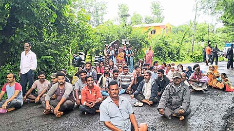 साटेलीत महावितरणविरुद्ध उद्रेक 