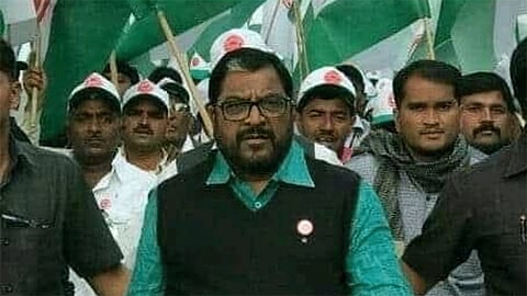 Ex MP Raju Shetti meet Kashmir Farmer 