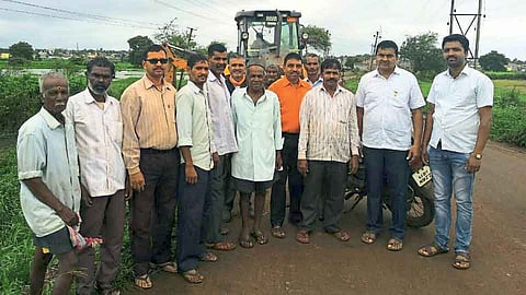 स्वखर्चाने काढली ‘बळ्ळारी’तील जलपर्णी