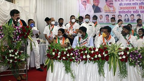 बेशिस्त कार्यकर्त्यांची जितेंद्र आव्हाड यांनी काढली खरडपट्टी; गटबाजीबाबत भरला सज्जड दम