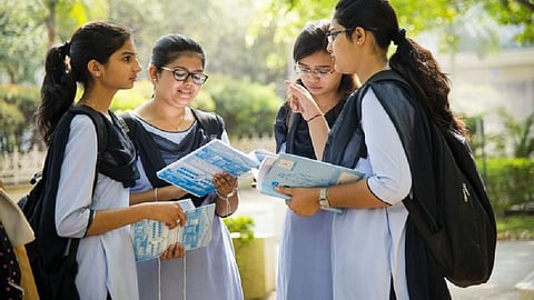 अकरावीचे पुढच्या वर्षीचे प्रवेशही लांबणीवर? कोरोनामुळे शैक्षणिक वेळापत्रक विस्कळीत