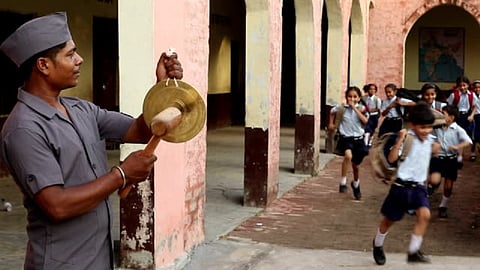 शाळांतील शिपाई पदे रद्द करण्यास संघटनांचा विरोध; निर्णय मागे न घेतल्यास आंदोलनाचा इशारा