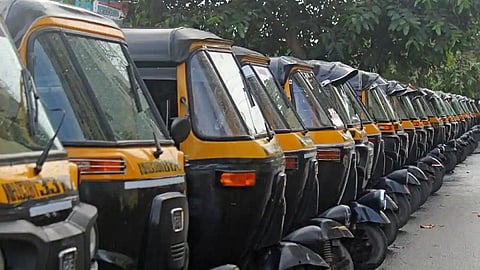 रिक्षाचा मुक्त परवाना बंद होणार; रिक्षा पंचायत समितीच्या पदाधिकाऱ्यांनी केली मागणी