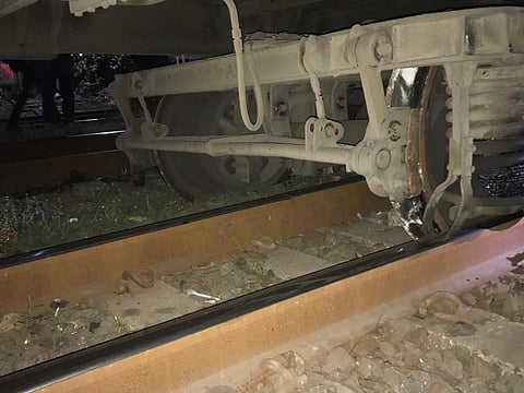 Mumbai Train Update | मध्य रेल्वे मार्गावरील सीएसएमटी-हैद्राबाद एक्स्प्रेसचा कोच घसरला
