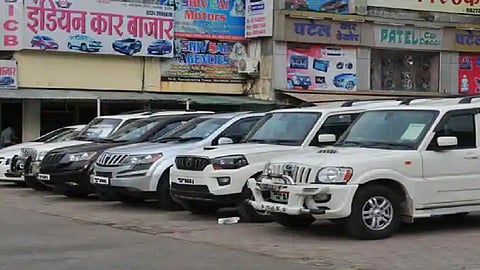 लॉकडाऊनमध्ये जुन्या वाहनांचे व्यवहार तेजीत; जुन्या चारचाकी गाड्यांचा भाव वधारला; दुचाकींच्या विक्रीत घट 