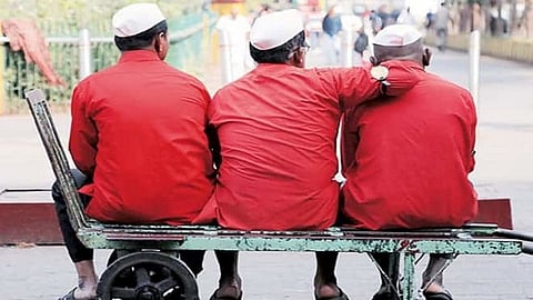 LockdownEffect: हमालांवर उपासमारीचे संकट; हाती कामच नसल्याने पोटाची भूक कशी भागवणार