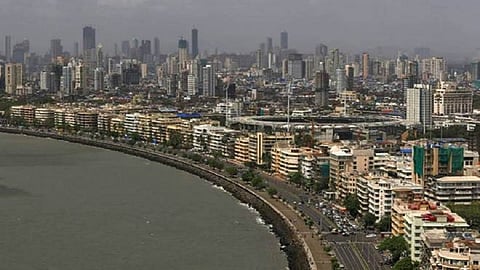 मुंबईत तापमानात 3 अंशांनी घट आजही पावसाची शक्यता; उकाड्यापासून दिलासा