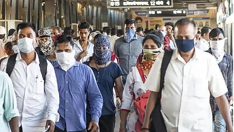 एका कोरोना बाधिताच्या संपर्कात 16 व्यक्ती; मुंबईतील रूग्णसंख्यावाढी मागील प्रमुख कारण आले समोर