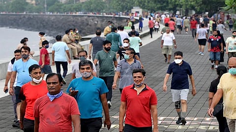 मुंबईत गेल्या 24 तासात 2 हजारापेक्षा जास्त कोरोना रुग्णांची भर; बाधित रुग्णांच्या संपर्कात येणाऱ्यांची संख्या वाढली