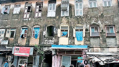 एक लाख 60 हजार इमारती 30 वर्षांपूर्वीच्या! 