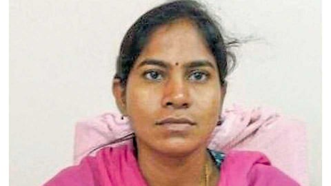 women tahsildar death by burn full story