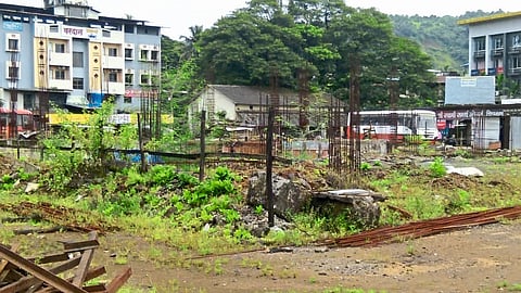 Work Of High Tech Bus Stand In Chiplun Pending Ratnagiri Marathi News