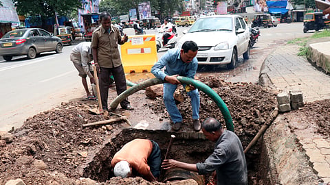 जलवाहिन्यांची दुरुस्ती 