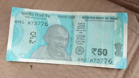 duplicate note of 50 rupees fraud case arrested police to mother and her son in nrusinhawadi kolhapur