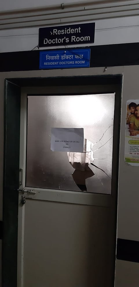रुग्ण दगावला..घाटीत नातेवाईकांची तोडफोड 