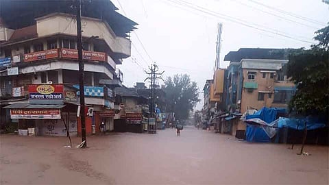 #KonkanRains चिपळूण बाजारपेठेसह खेर्डी परिसरात पूर