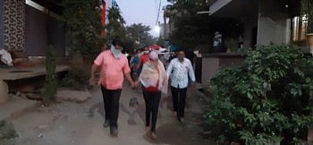 रूढी परंपरांना छेद देत लहान मुलीने पित्याच्या पार्थिवाला दिला अग्नीडाग 