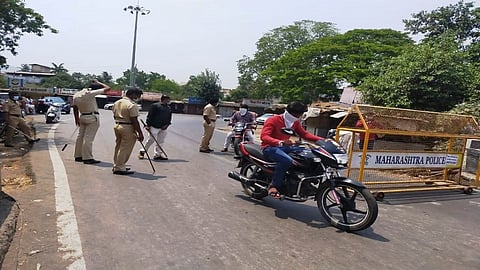 कर्जतमध्ये नाकाबंदी 