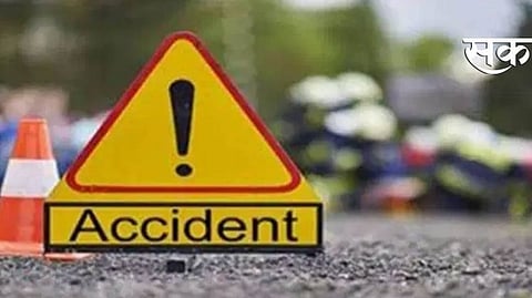 Boy killed after hitting bike dhule accident news