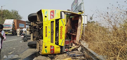Accident of private bus  at Pune-Mumbai Express near Kiwale exit