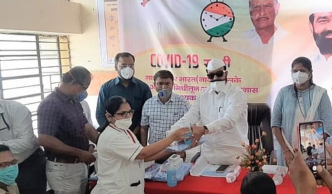Fight given by administration officials in Mangalvedha taluka for the release of Corona is commendable