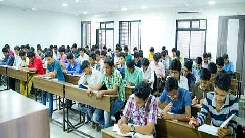 Akola News: Govt should not see end to coaching class runners, Private teaching class driver has been unwell for eight months 