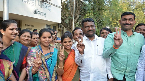 औरंगाबाद : जिल्हा परिषदेत मंगळवारी झालेल्या चार समित्यांच्या सभापती निवडीत विजयी झालेले डावीकडून मोनाली राठोड, अनुराधा चव्हाण, अविनाश गलांडे व किशोर बलांडे .  