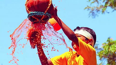 दहीहंडी फोडताना बालगोपाल. (संग्रहित छायाचित्र)