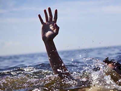 Husband and wife commit suicide in well
