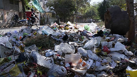 अस्वच्छतेचे ग्रहण.....सफाई मक्‍त्याचा गुंता वाढला... मक्तेदार न्यायालयात !