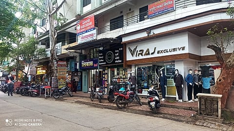 Rejecting the rule of even-odd Shops open on Nashik Road Municipal Corporation warns of action