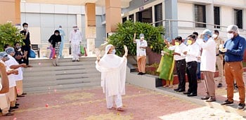 Video : मै सब के लिये दुवा करूगीं...और सब ठिक होगें; नंदूरबारला चार जण कोरोनामुक्त ! 