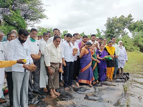 Jalpujan at the hands of MLA Nilesh Lanka of Hange Lake in Parner taluka
