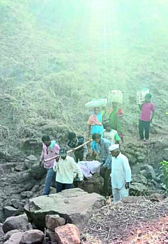  Exile without road to Bendai Dhangarwada; The sick are taken to the hospital from the bed
