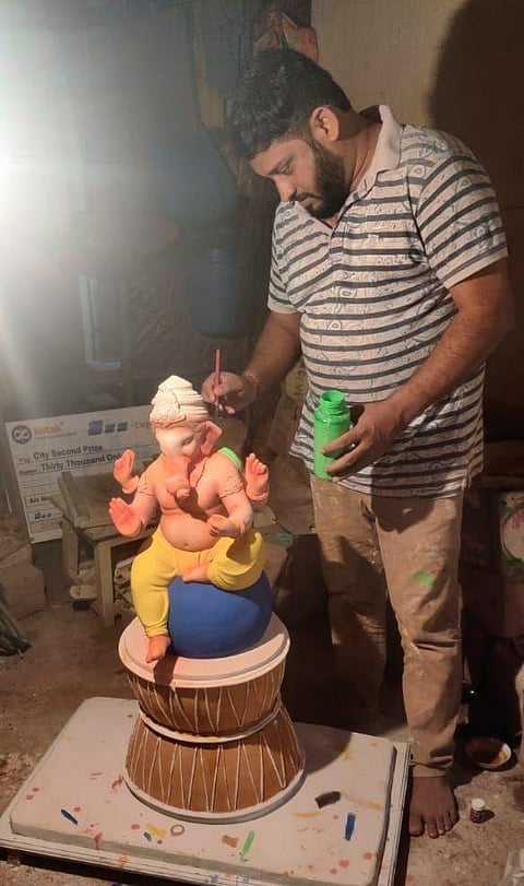 Sculptor at Chendwan konkan sindhudurg