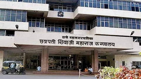 ठाण्यातील 'या' रुग्णालयाला कोरोनाचा विळखा; 10 वैद्यकीय अधिकाऱ्यांसह 88 इतर कर्मचाऱ्यांना बाधा 