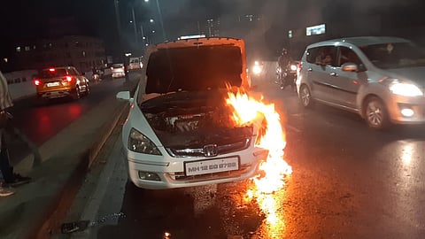 Pune-Burning-Car