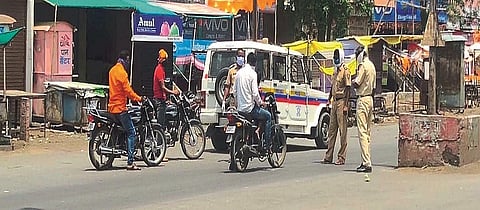 मिरजेत विनाकारण फिरणाऱ्या २६ जणांना दंड 