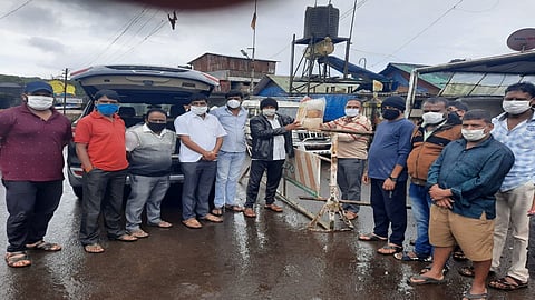 प्रतिबंधित क्षेत्रातील कुटुंबांना महाबळेश्वरातील राष्ट्रवादी युवक काँग्रेसची मदत 