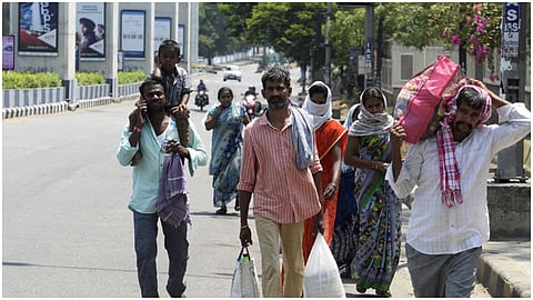 Migration of migrant workers Sakal.jpg