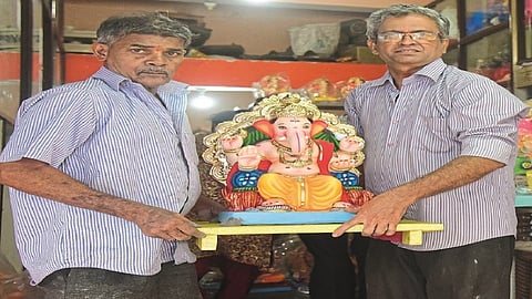 अलिबाग : गणरायाचे जल्लोषात आगमन झाले.