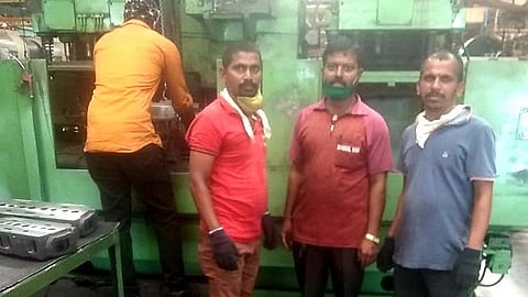 मुंबईच्या डबेवाल्यांवर आलीय ही वाईट वेळ, उपासमारीमुळं करावं लागतंय हे काम 