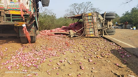On old Mumbai Pune Express Highway 25 tons of onion on the road in Accident of truck 