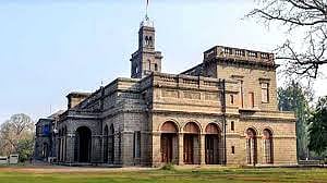 Due to non-cooperation from colleges in Pune, Ahmednagar and Nashik districts, many students are coming every day to work in the examination department of Pune University