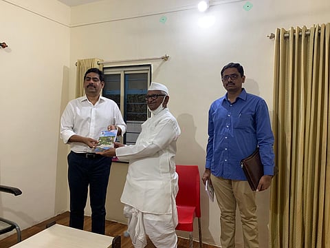 Meet with Anna Hazare and District Collector Rajendra Bhosale